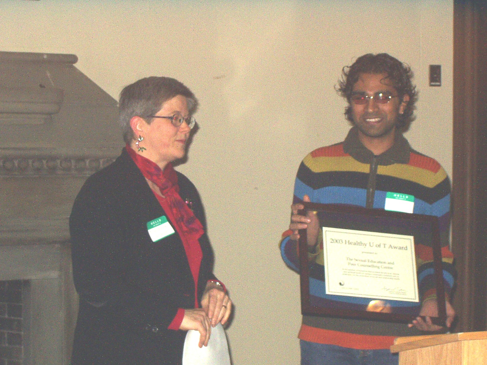 David Udayasakeran accepts Healthy U of T Award on behalf of SEC from CHP Director, Suzanne Jackson